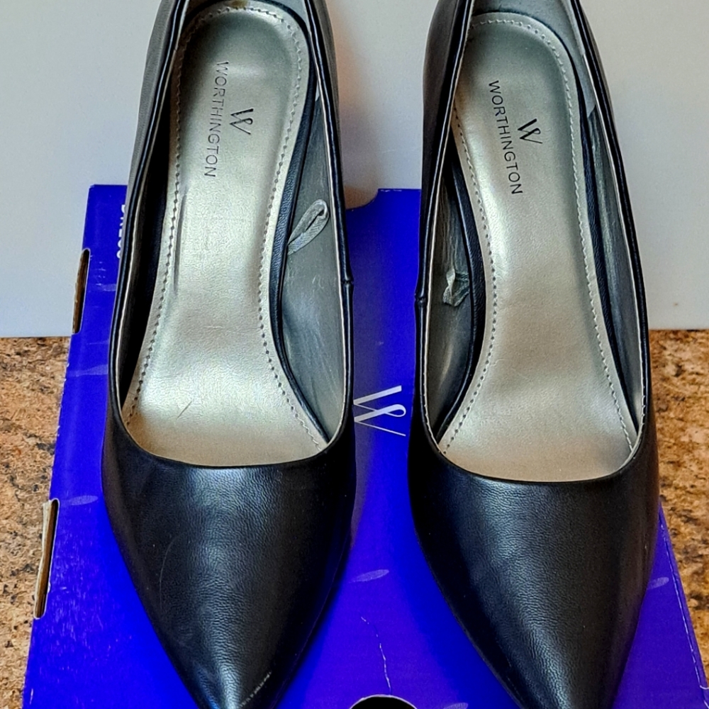 Worthington Black pumps size 8